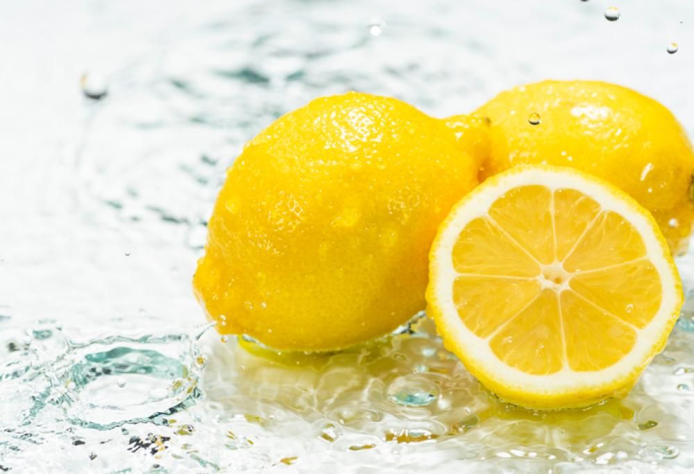 Il limone:  ecco perché dovresti metterne un pezzo sul comodino prima di andare a dormire