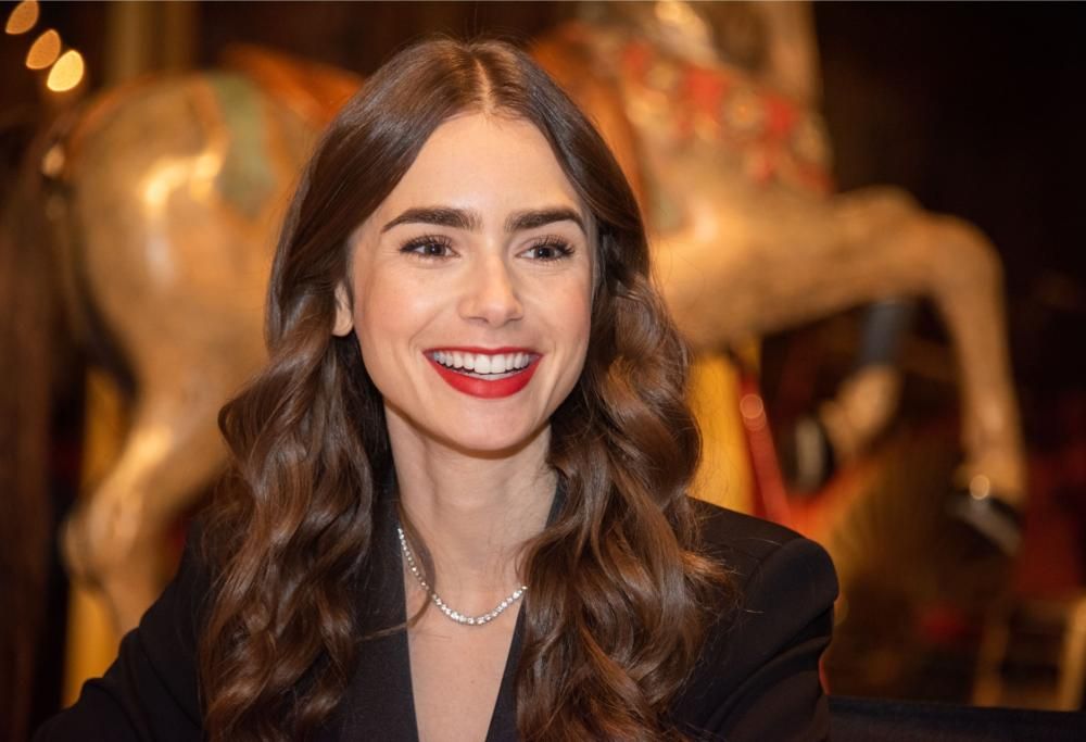 Tanti auguri alla figlia di Phil Collins. Che non somiglia al papà, ma ne ha ereditato il talento!