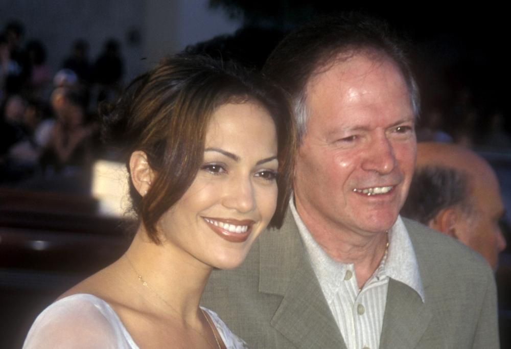 Jennifer Lopez porta alla ribalta il suo papà. Con una commovente foto del passato