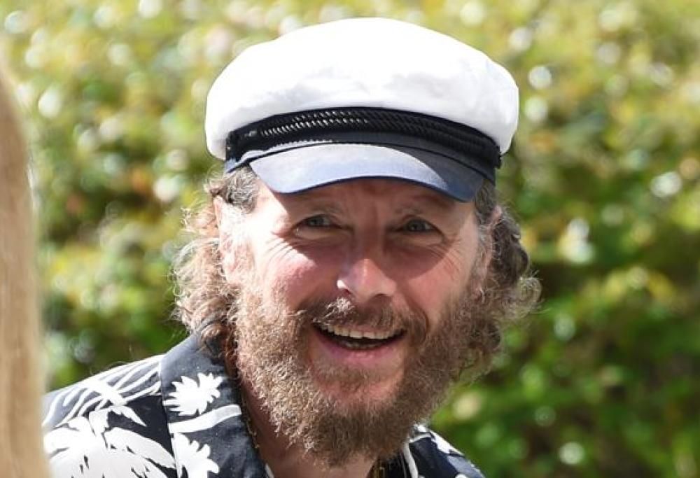 Lorenzo Jovanotti rassicura i fan: l’operazione è andata bene. Il video