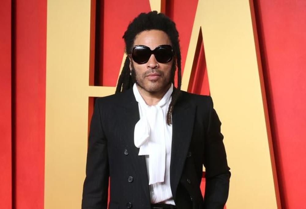 Lenny Kravitz irresistibile al supermercato: il video
