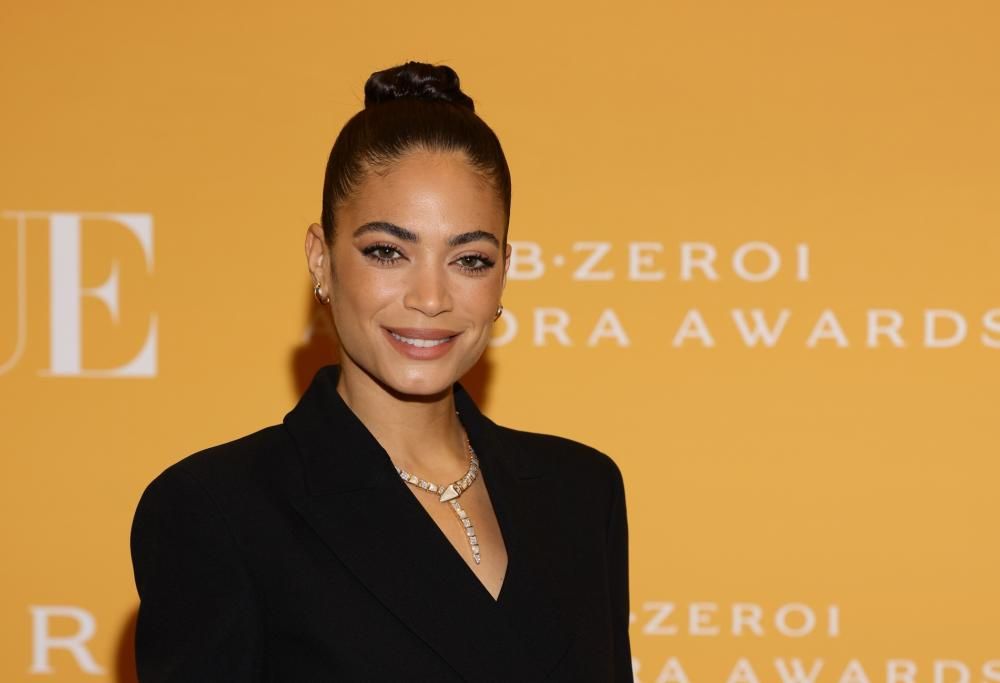 Elodie bellissima e generosa