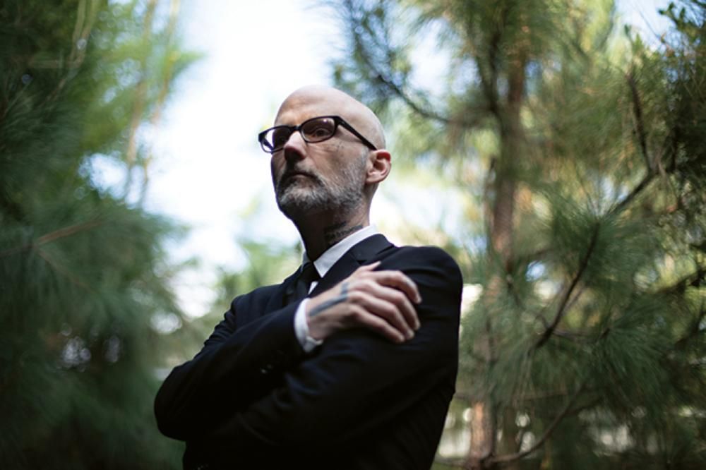 Moby annuncia il nuovo album e pubblica la nuova versione di When It's Cold I'd Like To Die. Guarda il video