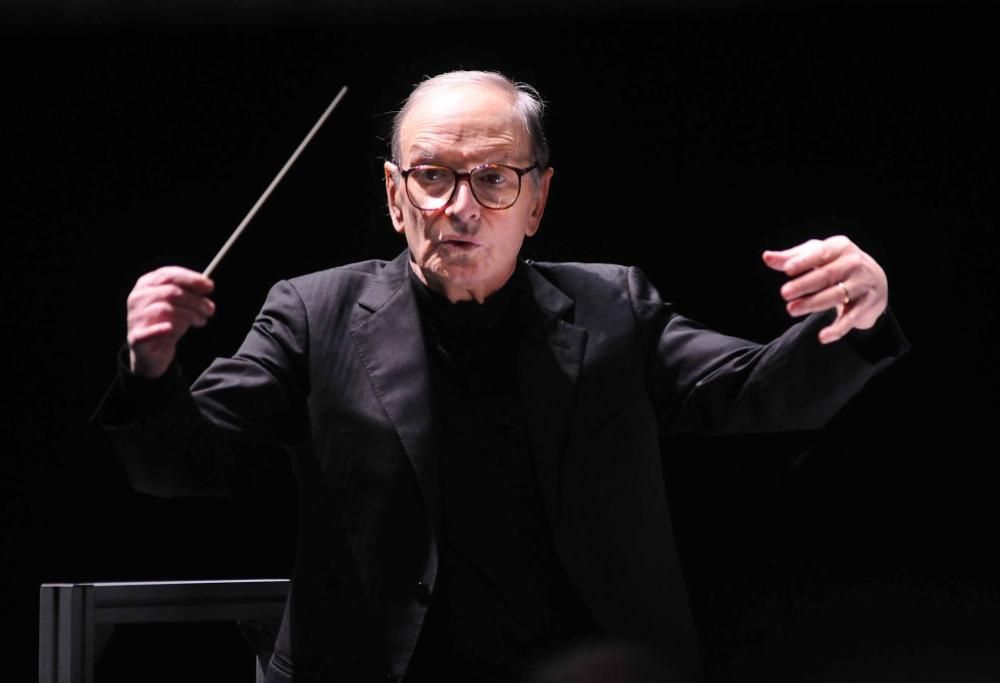 Ennio Morricone raffigurato in un murale gigante. A Bagheria l’omaggio al Maestro
