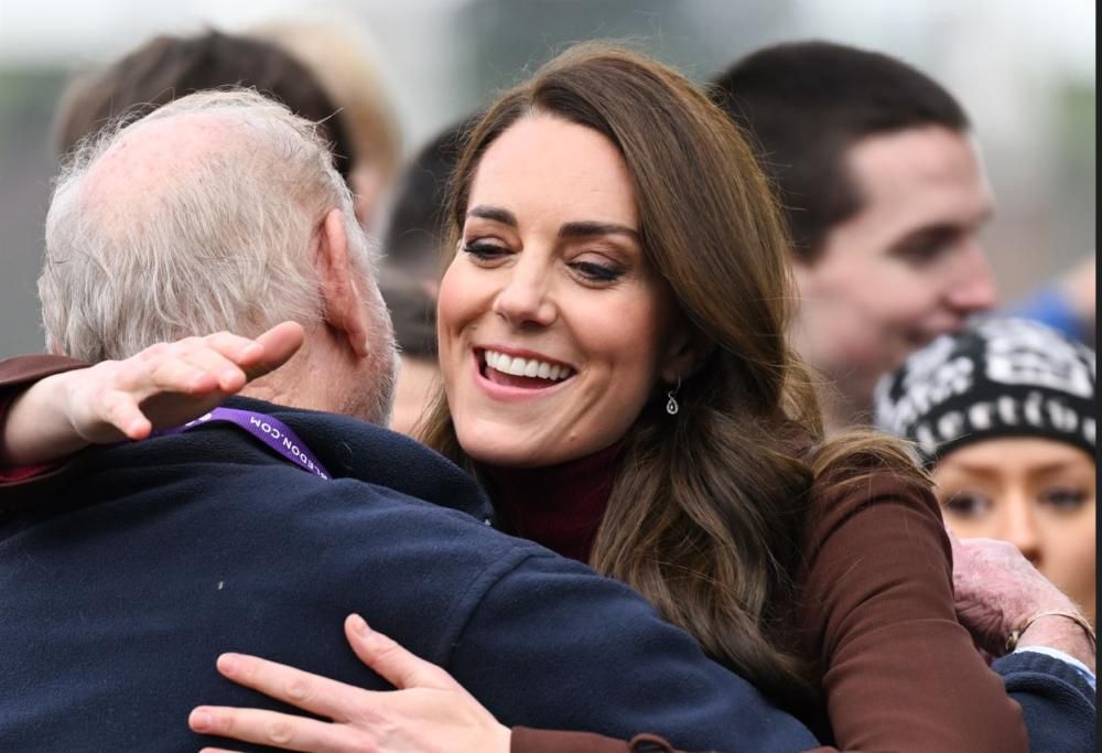 Kate Middleton ritrova un suo ex insegnante. Ed è subito emozione
