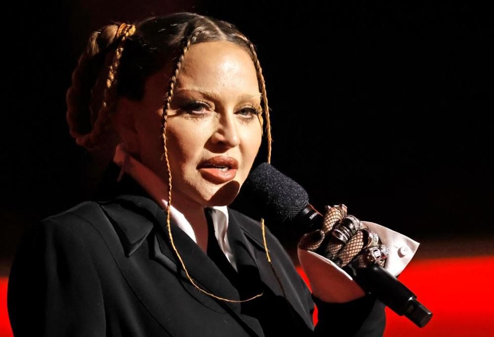 Madonna: i fan perplessi per il suo viso ai Grammy Award
