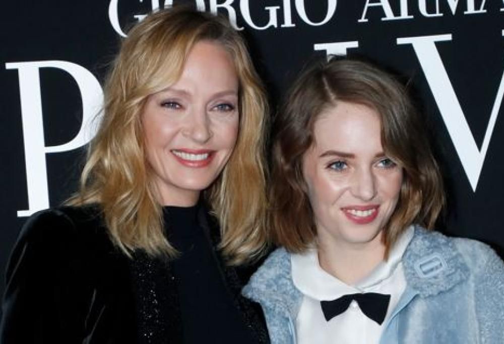 Uma Thurman scatenata a Milano per lo show della figlia Maya