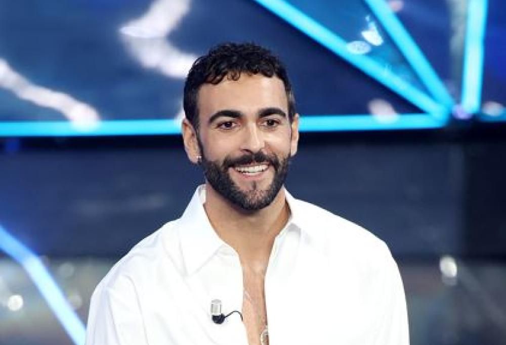 Marco Mengoni pubblica la sua canzone natalizia. Guarda il video
