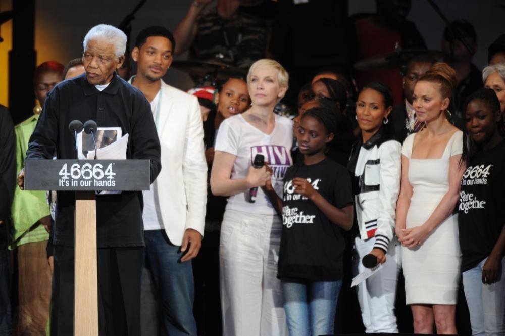 nel-2008-con-Will-Smith-Annie-Lennox-Lewis-Hamilton-e-Geri-Halliwell-al-concerto-in-suo-onore-a-Hyde-Parkjpg--nelson_mandela
