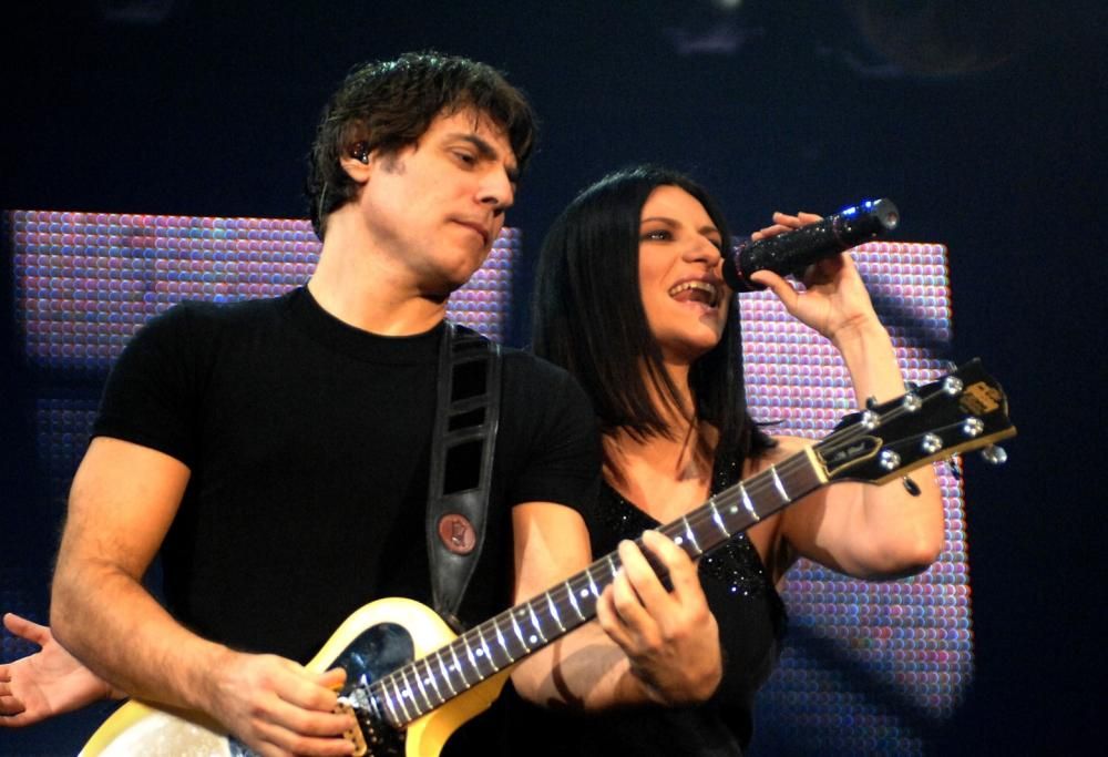 Laura Pausini: il bacio romantico sui social