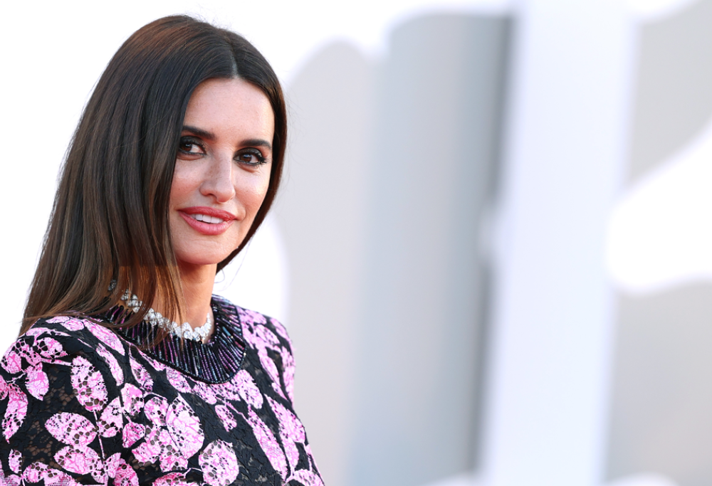 Penelope Cruz trionfa sul red carpet della Mostra del Cinema di Venezia
