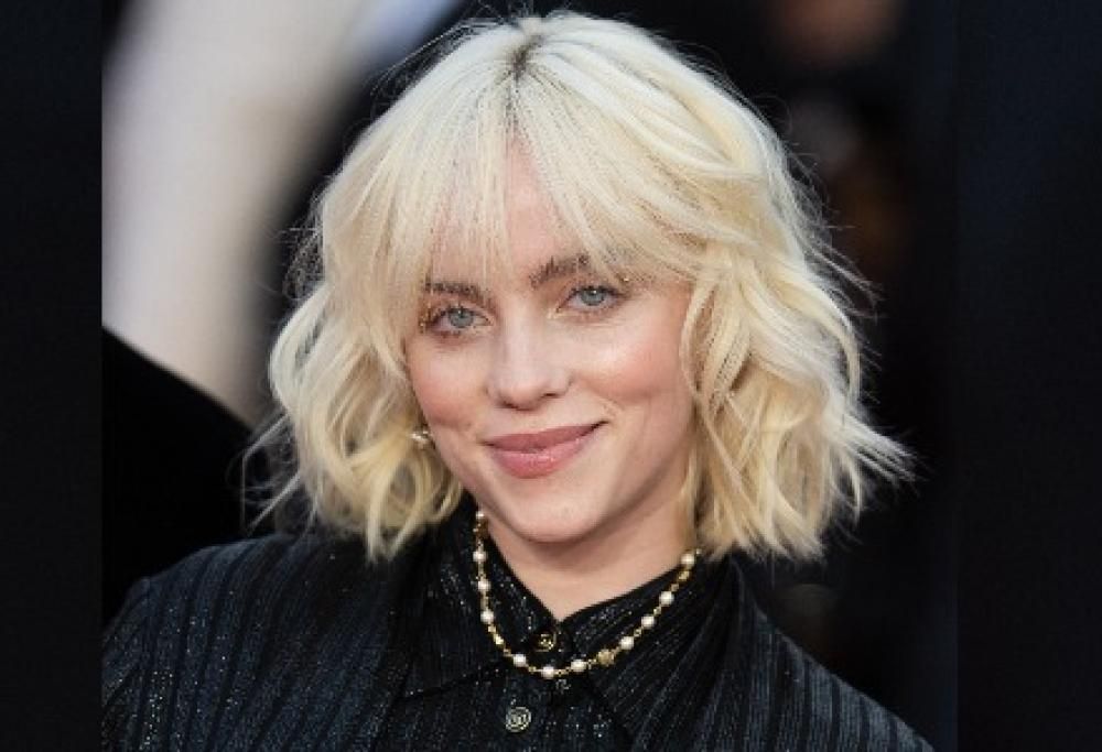 Billie Eilish canta Happier Than Ever sui tetti di Los Angeles: il video