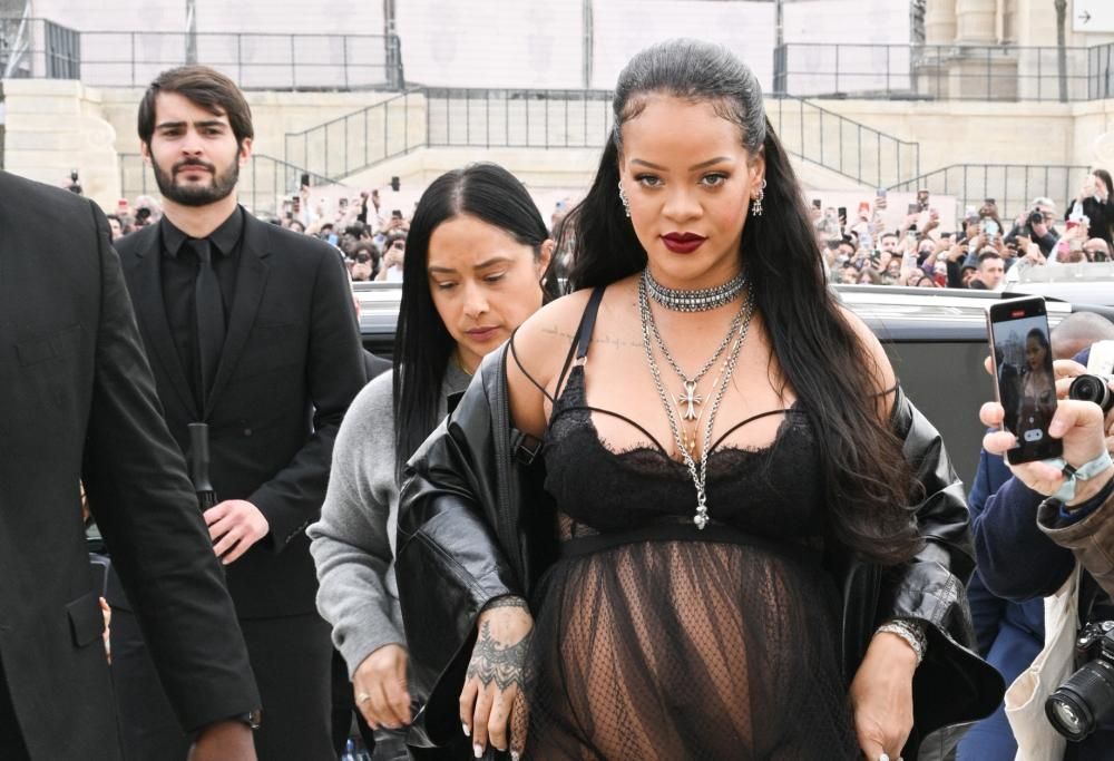 Rihanna vuole dimostrare che la maternità è sexy