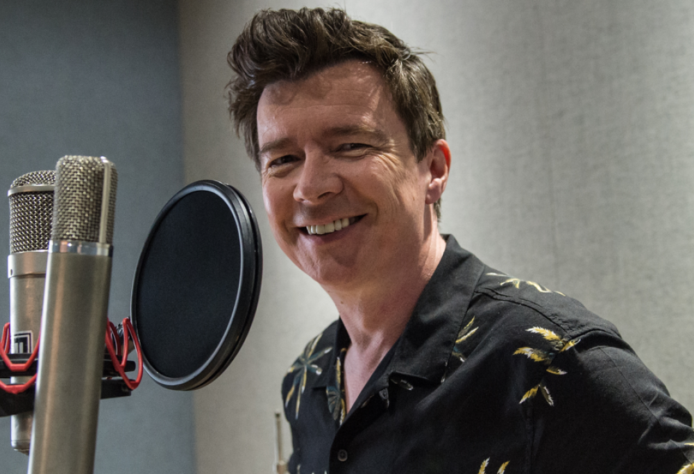 Rick Astley ricrea il  video della sua hit Never Gonna Give You Up