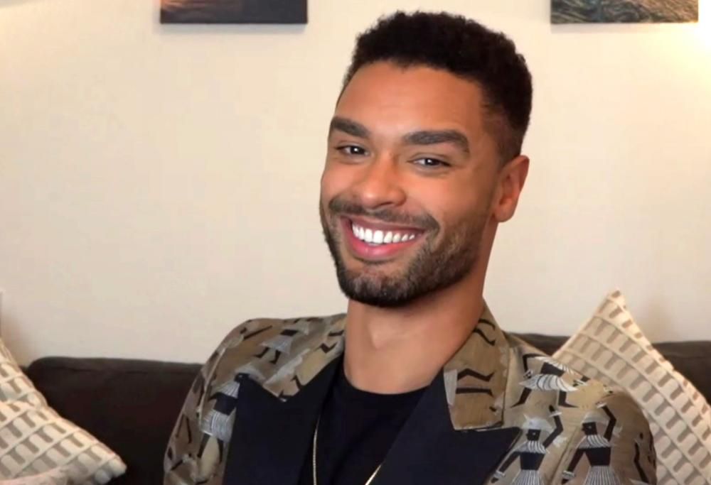 Regé-Jean Page ha anche una voce eccezionale: il video