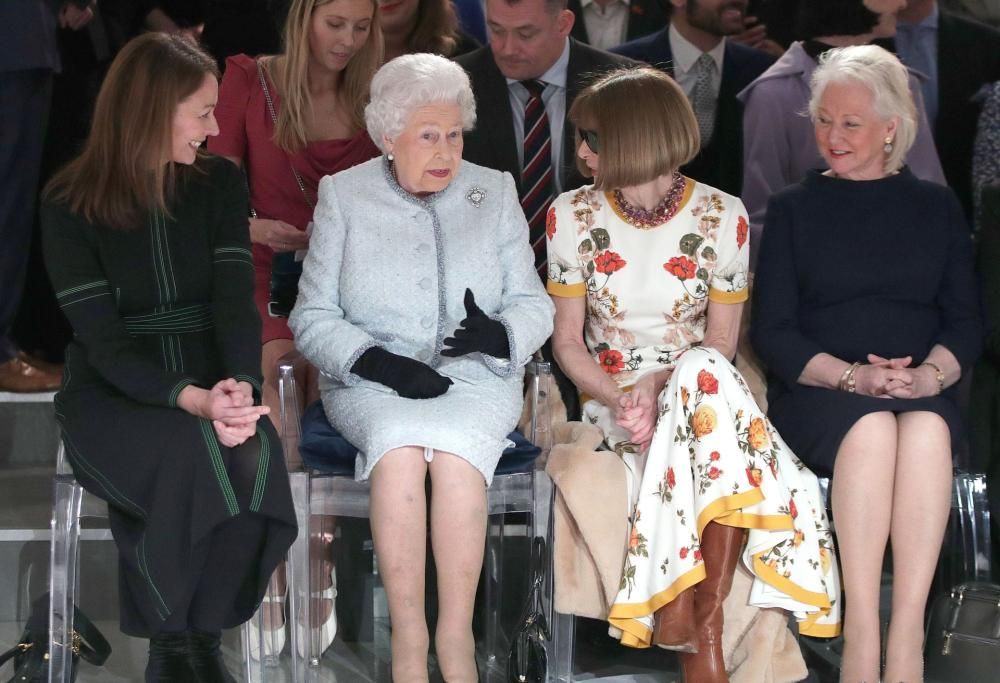 La sarta reale della Regina Elisabetta svela i segreti del guardaroba di Sua Maestà
