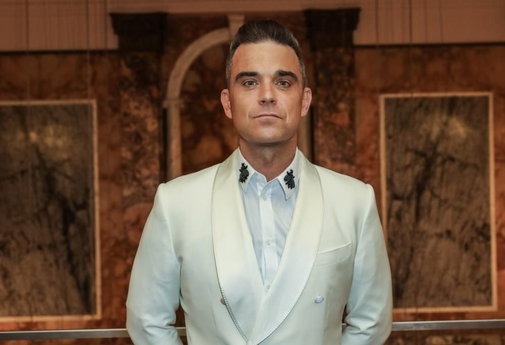 16 febbraio 1999: Robbie Williams trionfa con Angels
