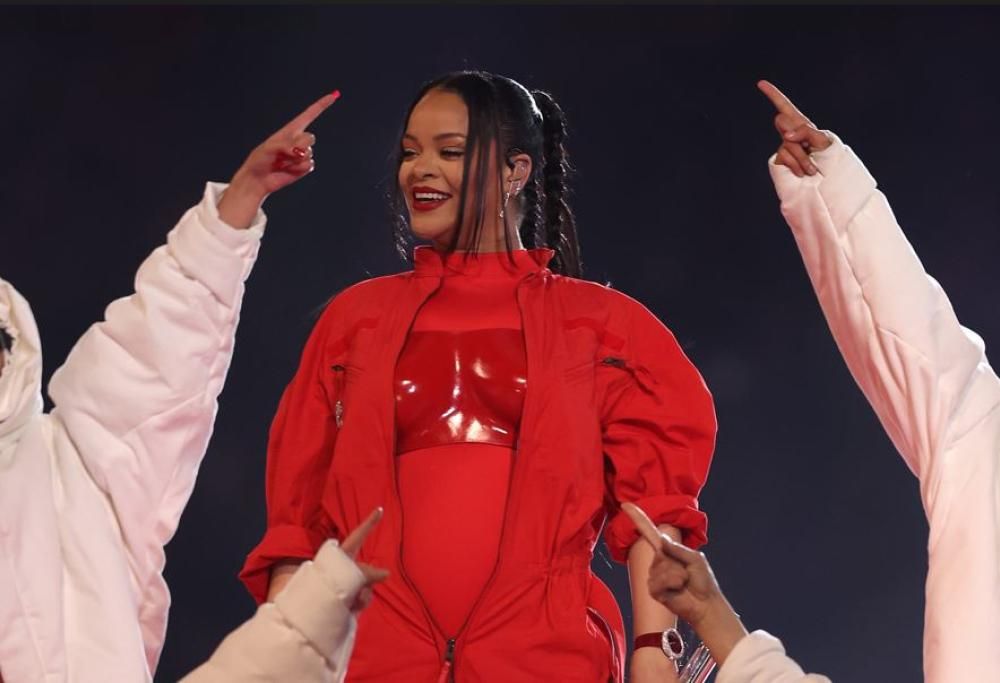 Rihanna mostra finalmente il figlio