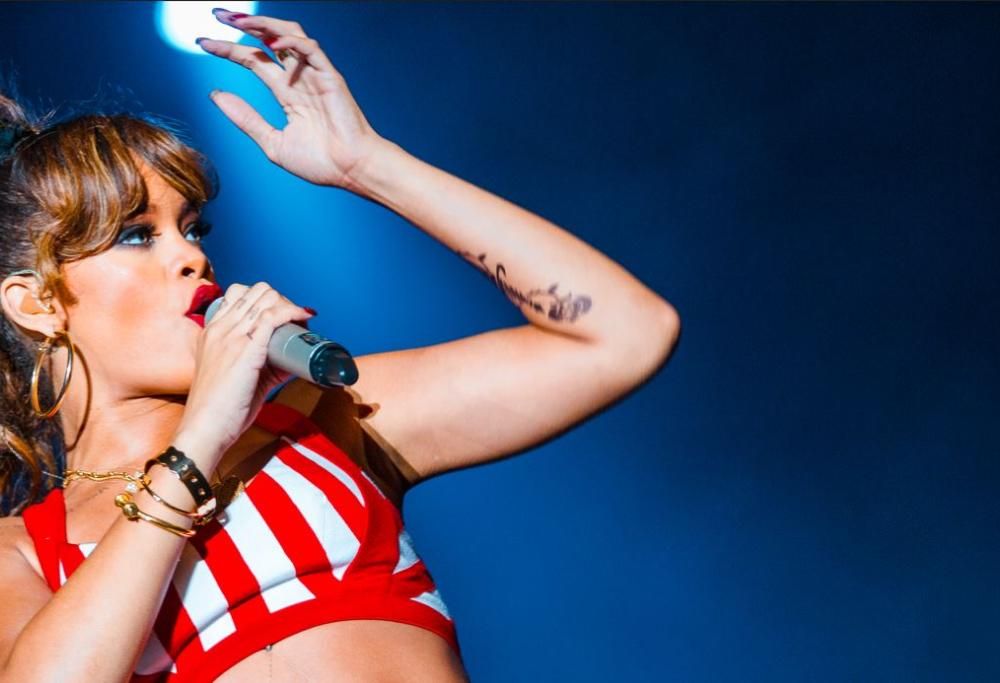Rihanna pubblica finalmente una nuova canzone