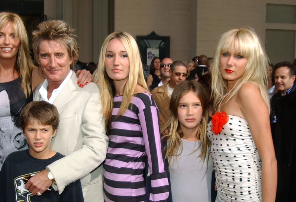 Rod Stewart duetta con la figlia Ruby: il video