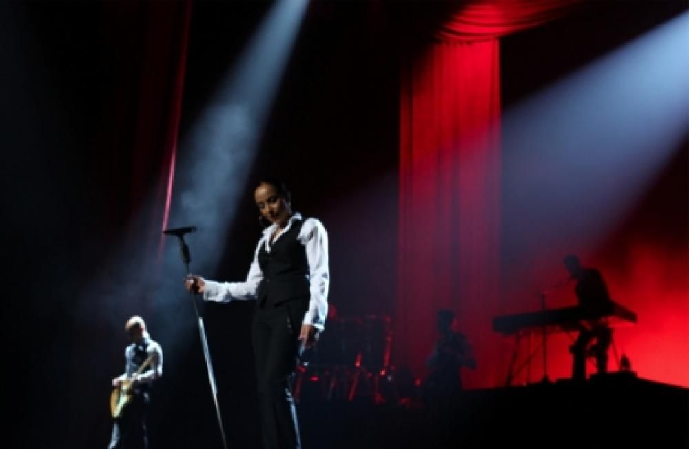 sadeback2jpg--sade