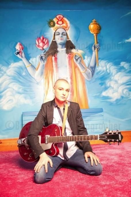 sinead_red_guitarjpg--sinead_o__connor_in_cura_dopo_una_presunta_overdose