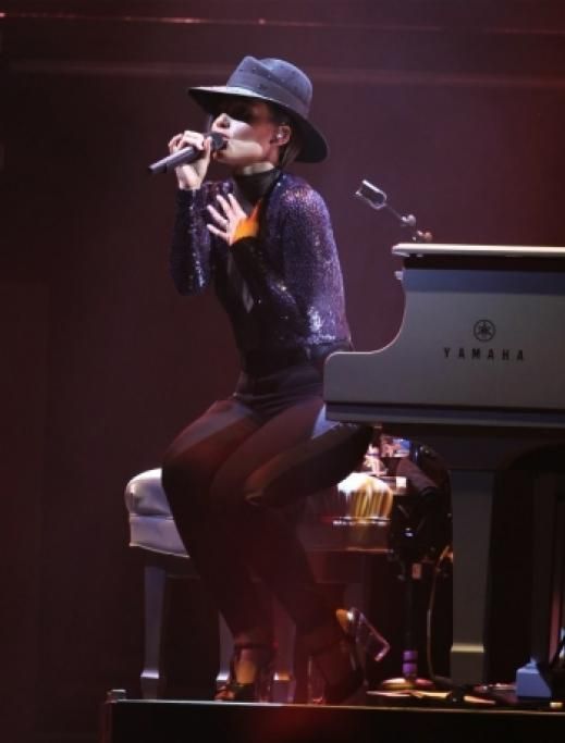 spl509565_024jpg--alicia_keys