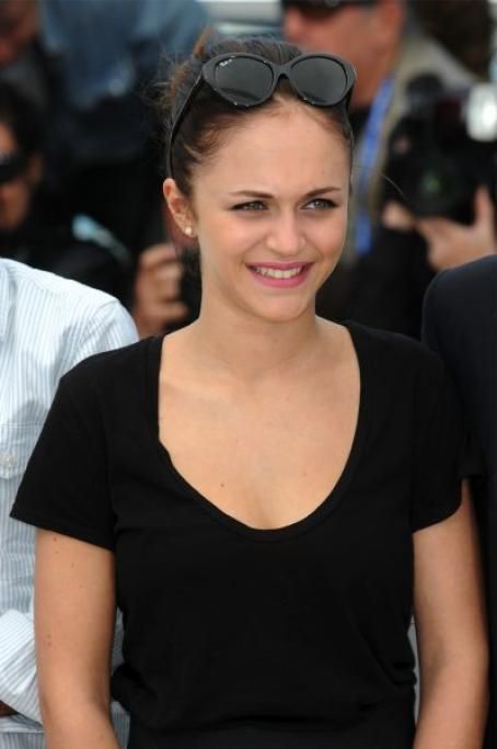 spl544543_023jpg--valeria_golino_a_cannes