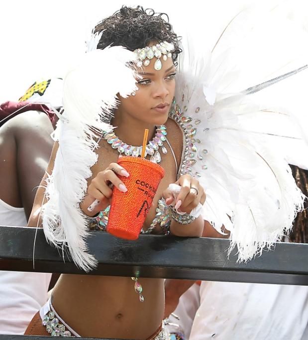 spl589885_0031jpg--rihanna__