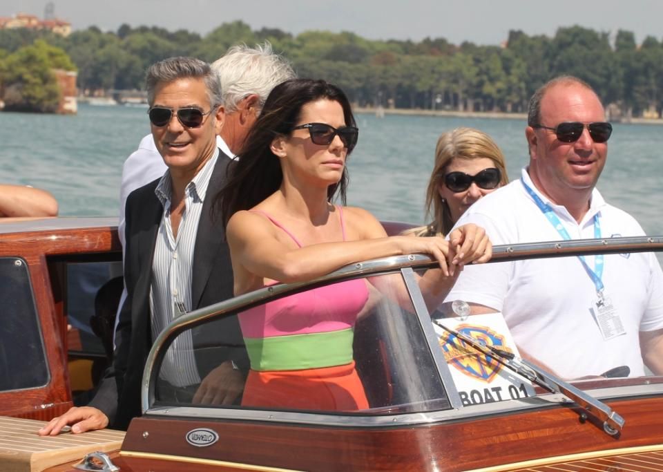 spl600798_003jpg--george_clooney_and_sandra_bullock_in_venice__italy