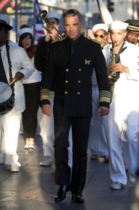 spl625810_004jpg--robbie_williams
