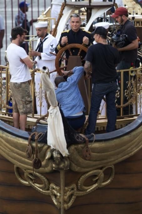 spl625810_006jpg--robbie_williams