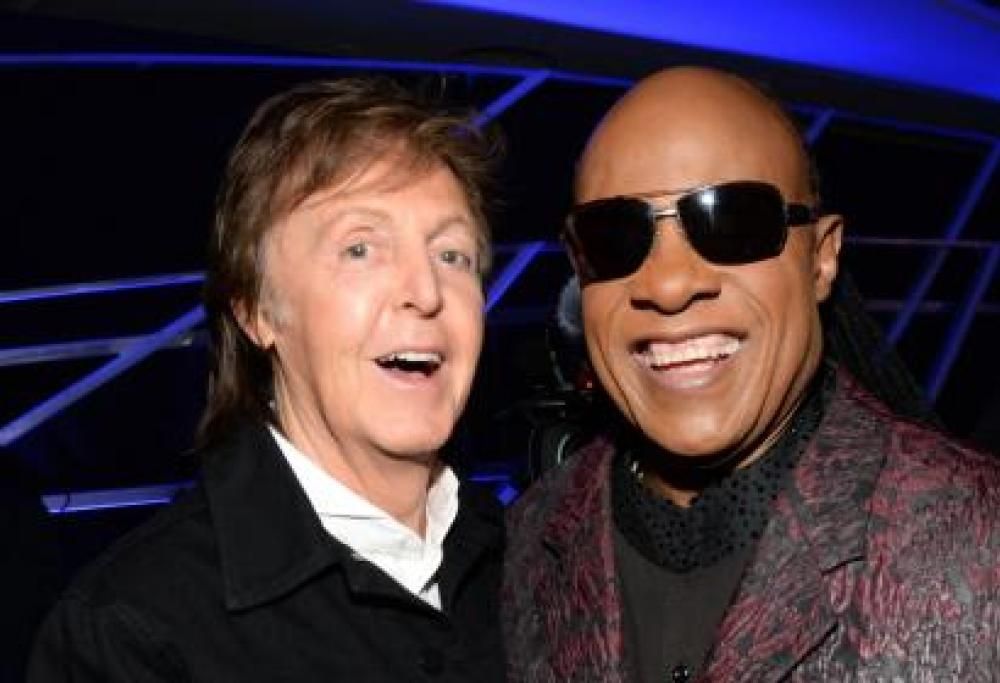 15 Maggio 1982: Stevie Wonder e Paul McCartney conquistano il primo posto nella classifica britannica
