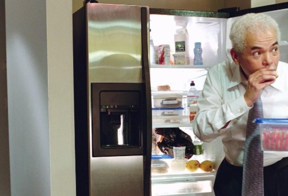 Il collega mangia il suo prosciutto. Quello che succede dopo lascia senza parole