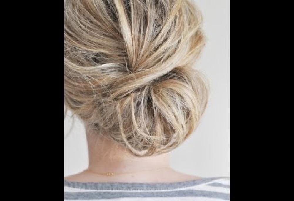 Il low chignon: la moda del momento
