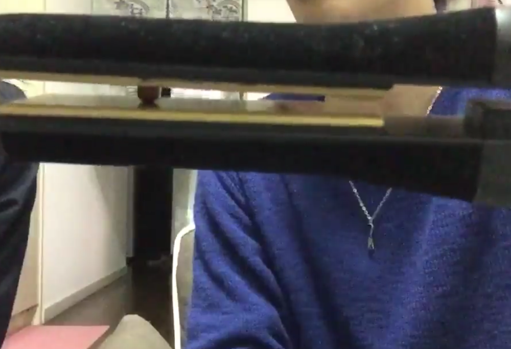 Avete mai provato a cuocere il popcorn con… la piastra per capelli? Qualcuno l’ha fatto. Ecco cosa è successo!