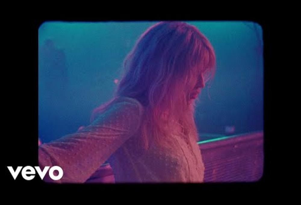 Kylie Minogue: il video di Stop Me From Falling