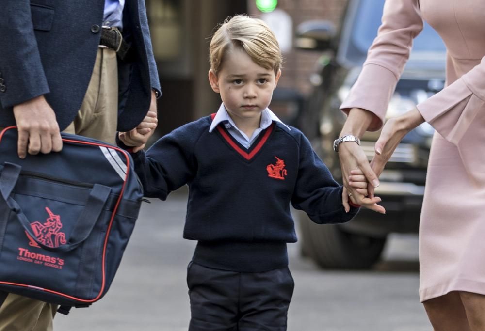 Baby George: i compagni di scuola gli hanno trovato un bel soprannome. Ti riveliamo qual è