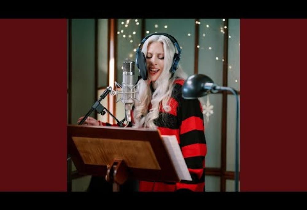 Lady Gaga canta Santa Claus Is Coming To Town: ascolta la sua versione