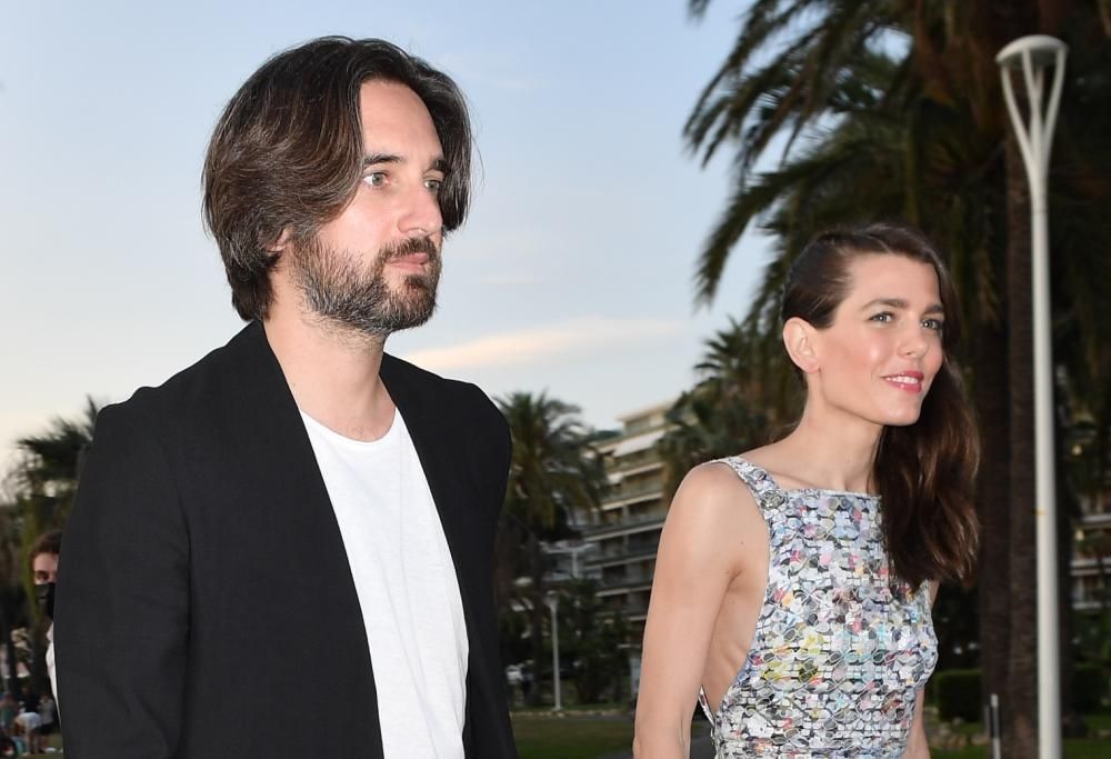 Cannes 2021: Charlotte Casiraghi risplende sul red carpet