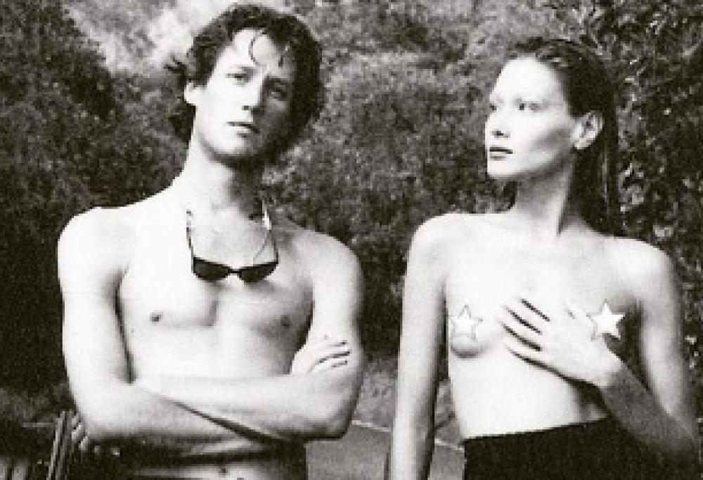 Carla Bruni “debutta” nuda su Instagram