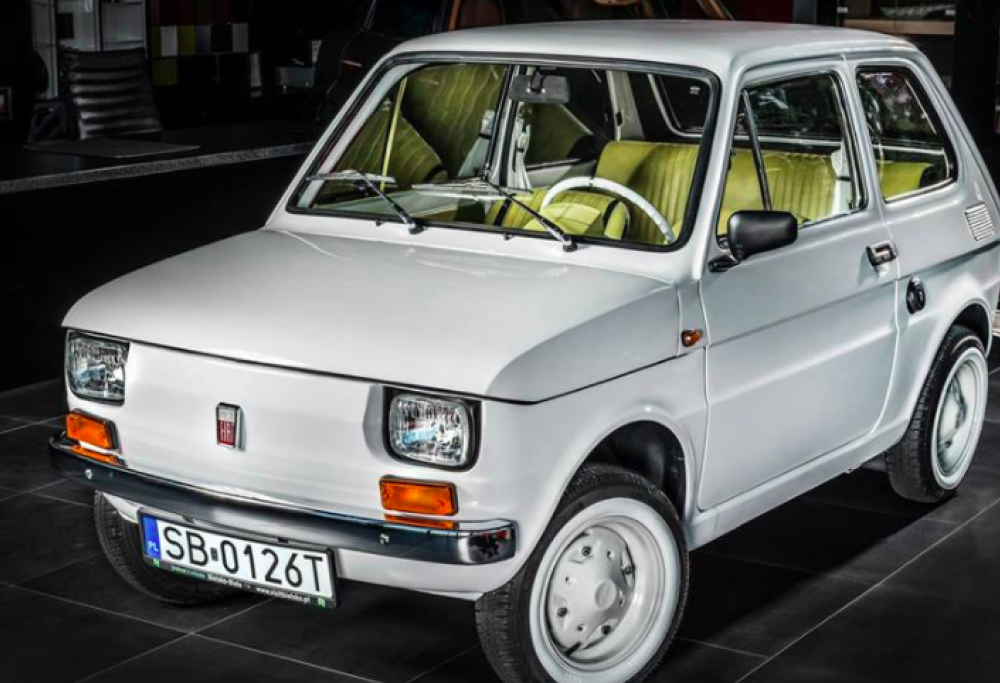 Tom Hanks e Fiat 126, un amore a prima vista. Ecco il regalo di una fabbrica polacca all’attore