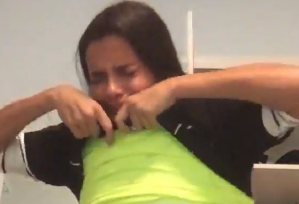 La sfida dei 100 strati di vestiti. L’appello di una ragazza su Twitter: “Non fatelo, potete morire”