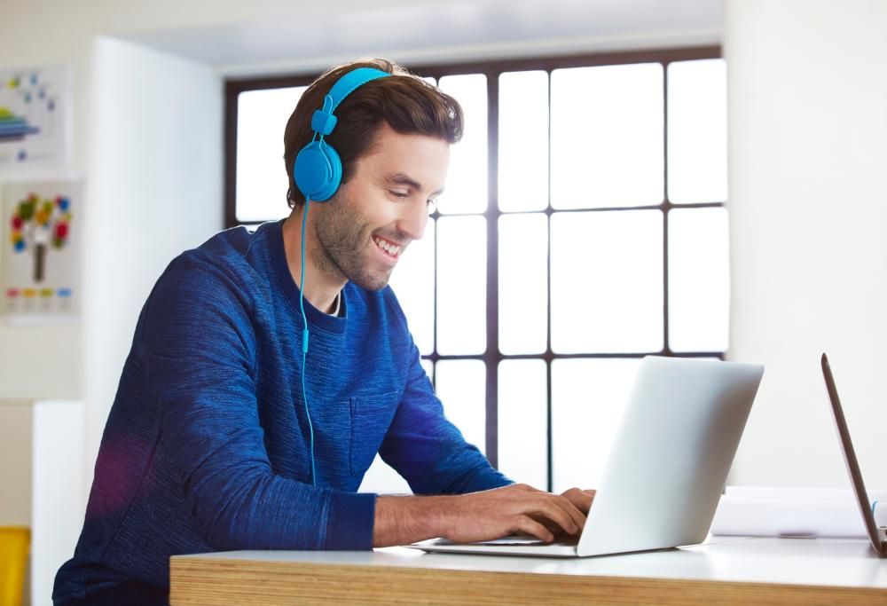 Ecco come la musica aumenta la produttività a lavoro