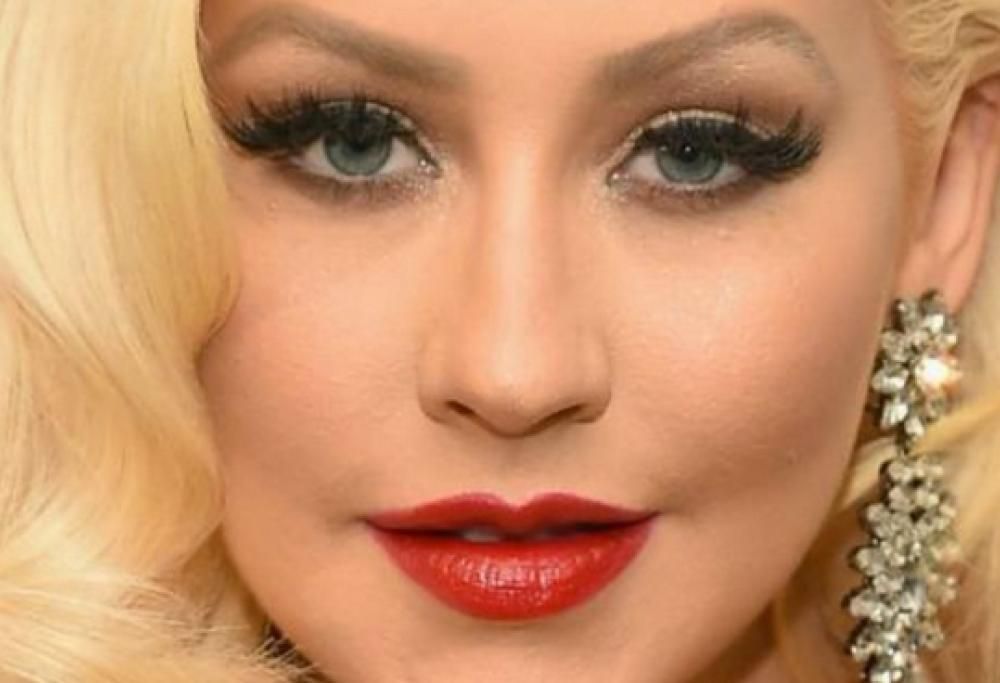 31 luglio: Christina Aguilera prima in classifica con Genie In A Bottle