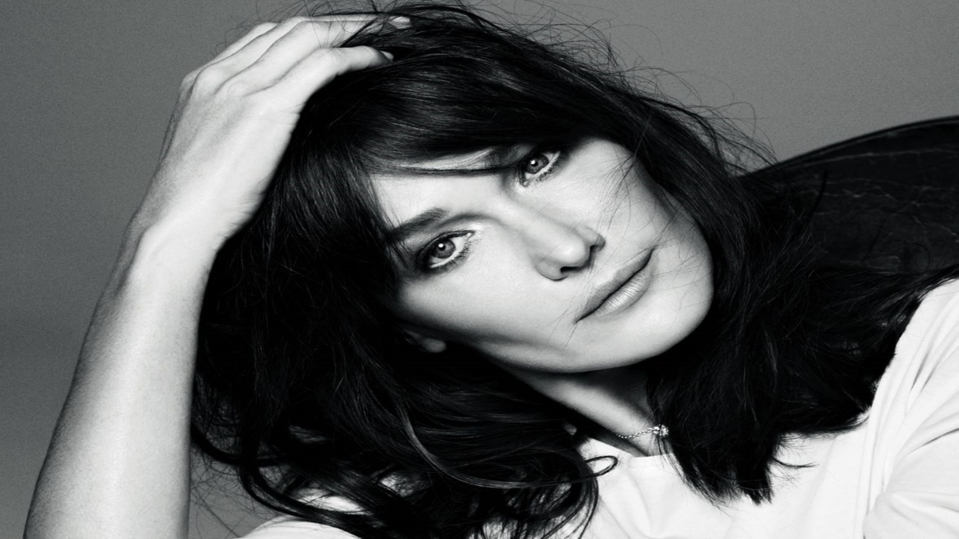 Esclusivo: Carla Bruni ti aspetta venerdì alle 12.10, solo su RMC!