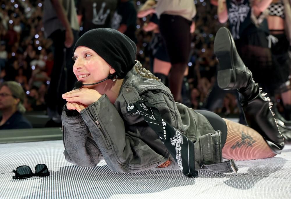 Lady Gaga: gli intensi momenti del Mayhem Ball Tour senza trucco. Il video