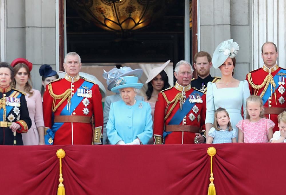 Congiura a corte per sbarazzarsi del Principe Harry?  Il libro dello scandalo