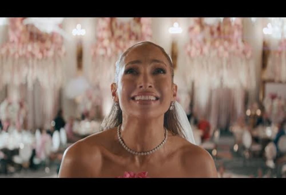 Jennifer Lopez scherza sui suoi matrimoni nel video di Can’t Get Enough