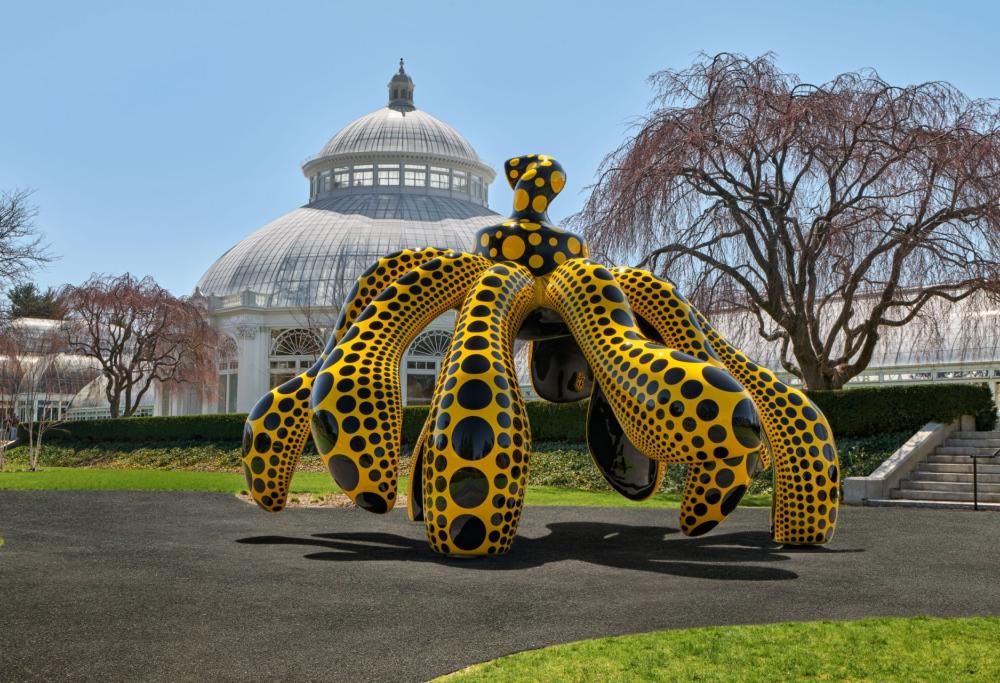 Zucche e pois: le incantevoli opere della Kusama invadono il New York Botanical Garden